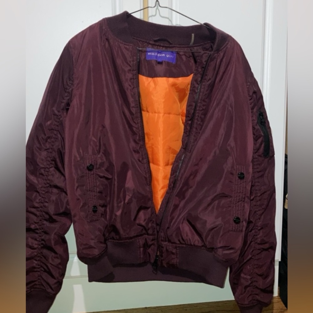 Madden Girl Long Sleeve Full Zip Puffer Jacket Maroon
Women's Size Medium